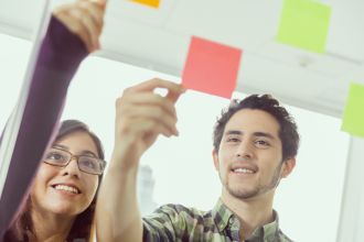 Estudiantes con tarjetas